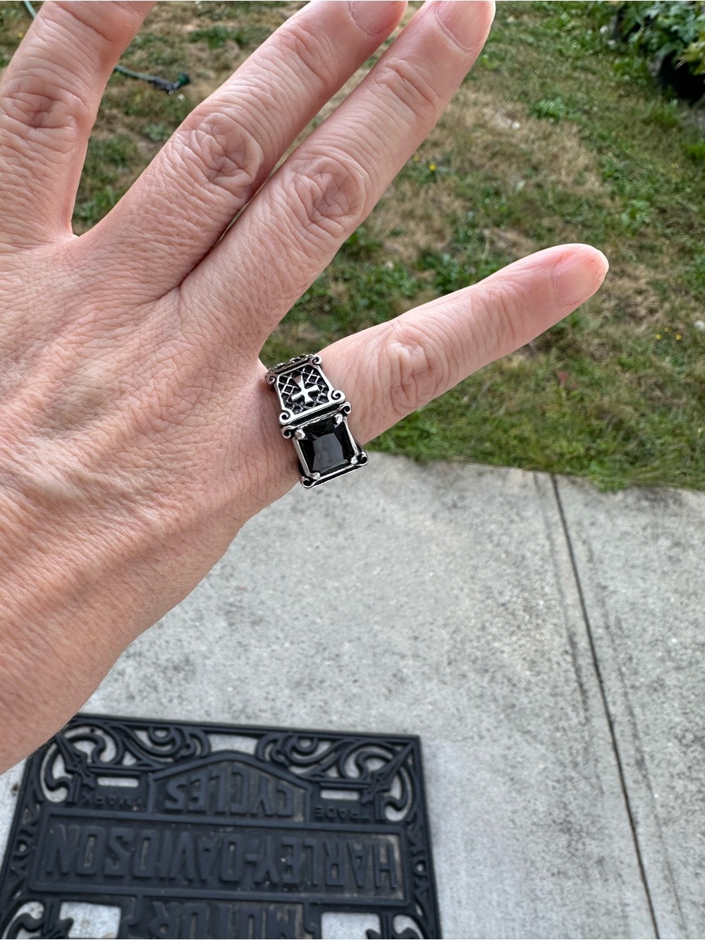 Silver tone Black Stone Men's Gothic Signet Ring - Picture 3 of 6